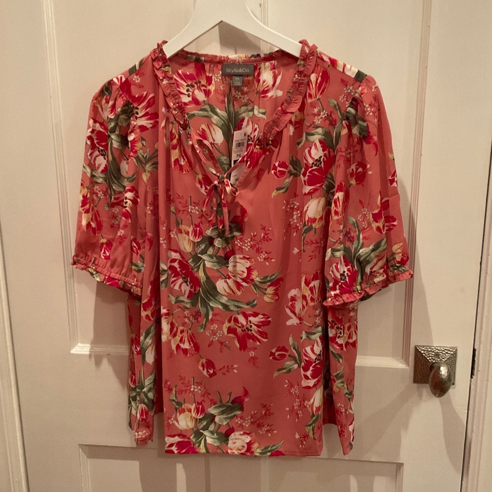Style & Co. women’s floral short sleeve blouse with tie front detailing, PL